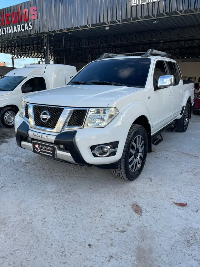 Carro Nissan Frontier 2014 2.5 TD CD 4x4 SL (Aut)