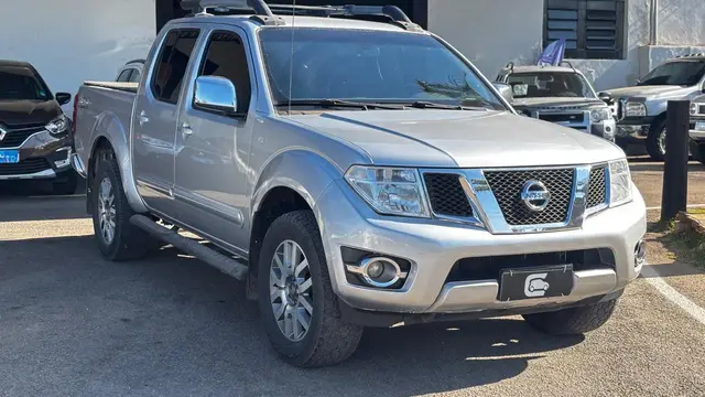 Carro Nissan Frontier 2014 2.5 TD CD 4x4 SL (Aut)