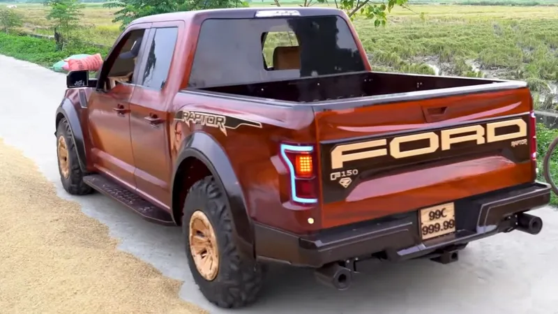 Influencer cria carros de madeira que são brinquedos de gente grande