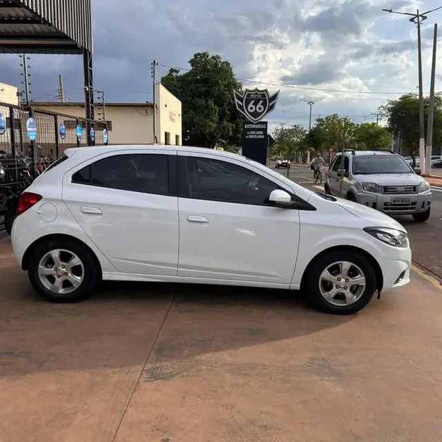 Carro Chevrolet Onix 2019 1.4 LT SPE/4