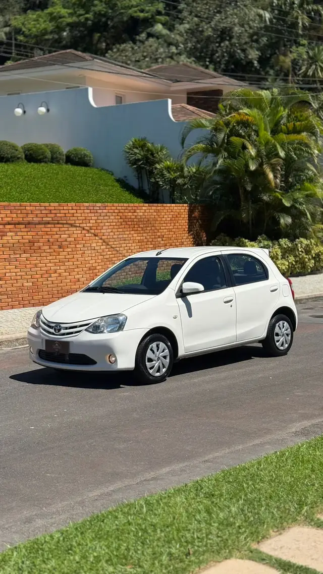 Carro Toyota Etios 2017 XS 1.5 (Flex)