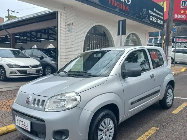 Carro Fiat Uno 2014 Vivace 1.0 8V (Flex) 2p