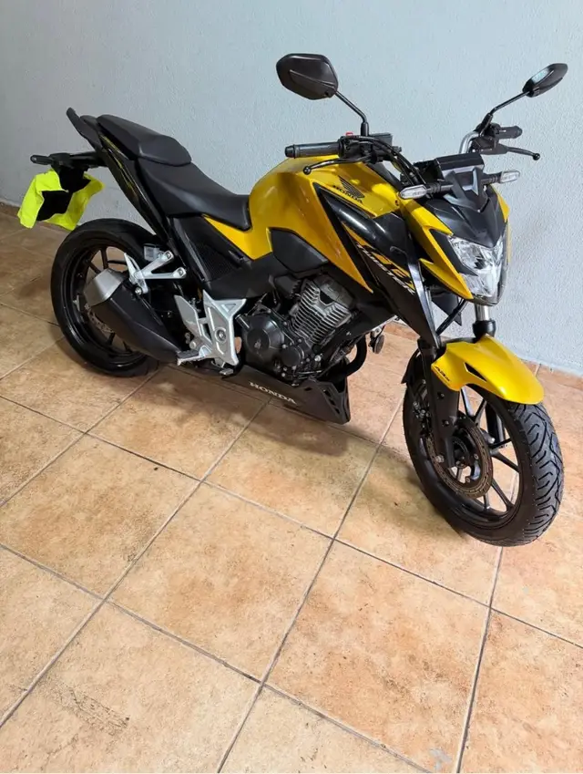 Moto Honda CB 300F Twister 2024 (CBS)