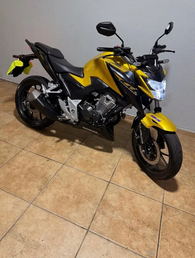 Moto Honda CB 300F Twister 2023 (ABS)