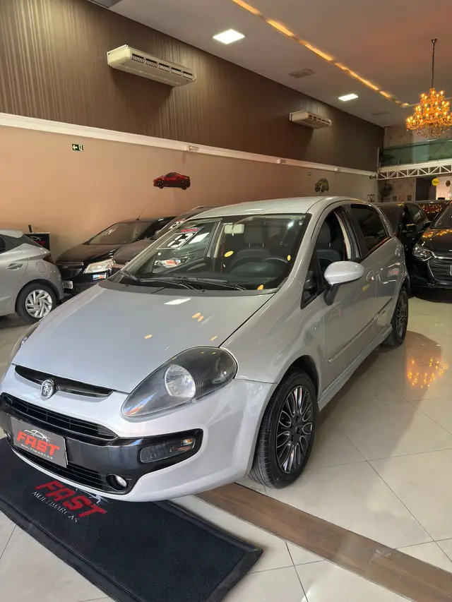 Carro Fiat Punto 2013 Sporting 1.8 16V Dualogic (Flex)
