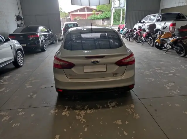 Carro Ford Focus Hatch 2014 SE Plus 2.0 16V PowerShift