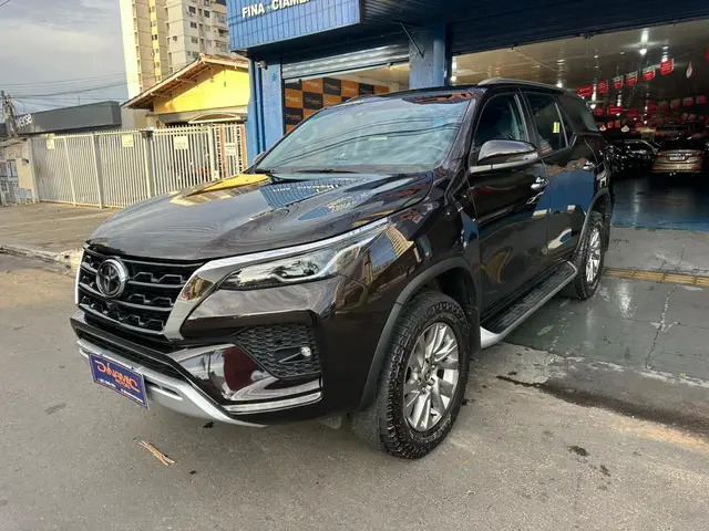 Carro Toyota SW4 2024 SRX 2.8 Turbodiesel 4x4 (Aut.) (7 Lugares)