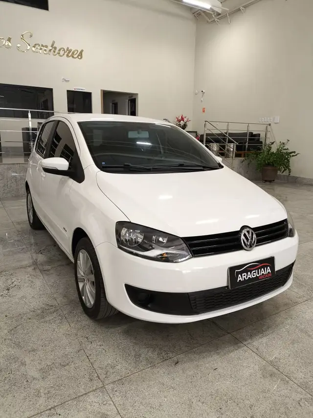 Carro Volkswagen Fox 2014 1.0 TEC (Flex) 4p