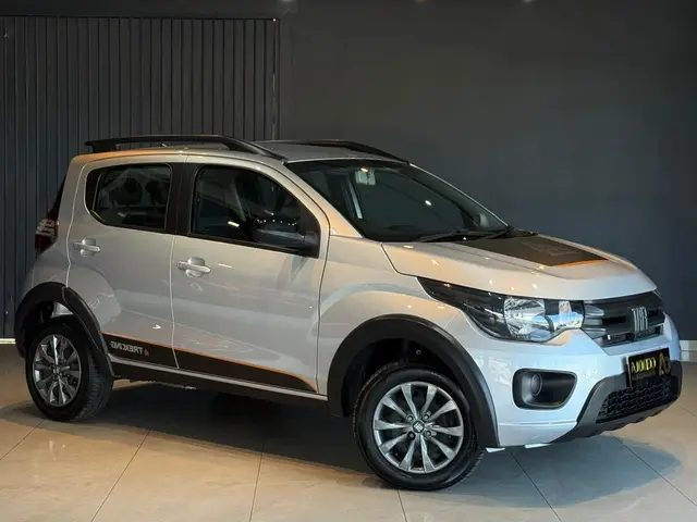 Carro Fiat Mobi 2024 Trekking 1.0