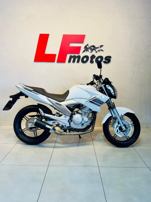 Moto Yamaha YS 250 Fazer 2015 Black Edition