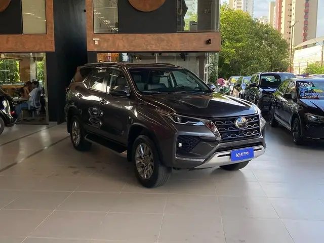 Carro Toyota SW4 2022 SRX 2.8 turbodiesel 7L 4x4 (Aut)