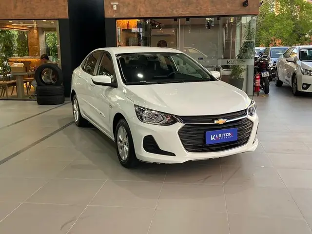 Carro Chevrolet Onix Plus 2023 LT 1.0 Turbo