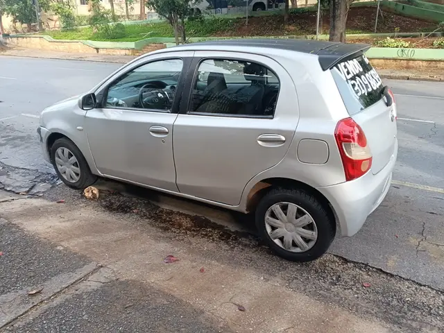 Carro Toyota Etios 2013 X 1.3 (Flex)
