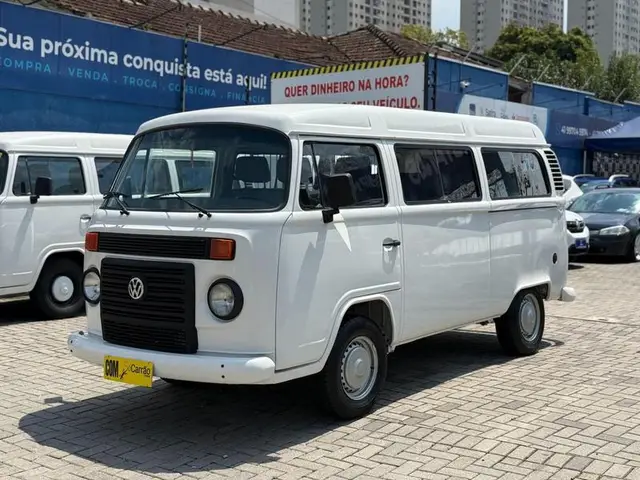 Carro Volkswagen Kombi 2012 Lotação 1.4 (Flex)