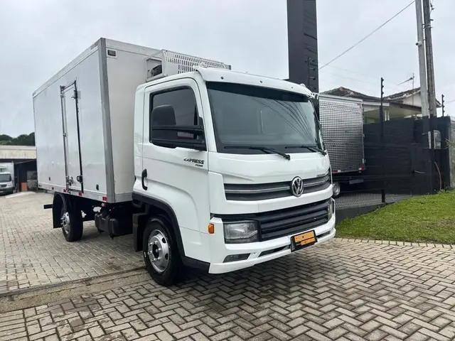 Caminhão Volkswagen Express 2021 DRC 4X2 2p (diesel) (E5)