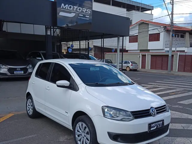Carro Volkswagen Fox 2014 1.0 TEC (Flex) 4p