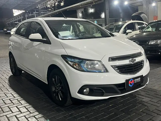 Carro Chevrolet Onix 2014 HATCH LTZ 1.4 8V FlexPower 5p Mec.