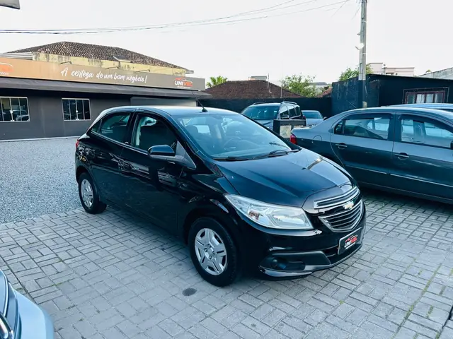 Carro Chevrolet Onix 2013 1.0 LT SPE/4