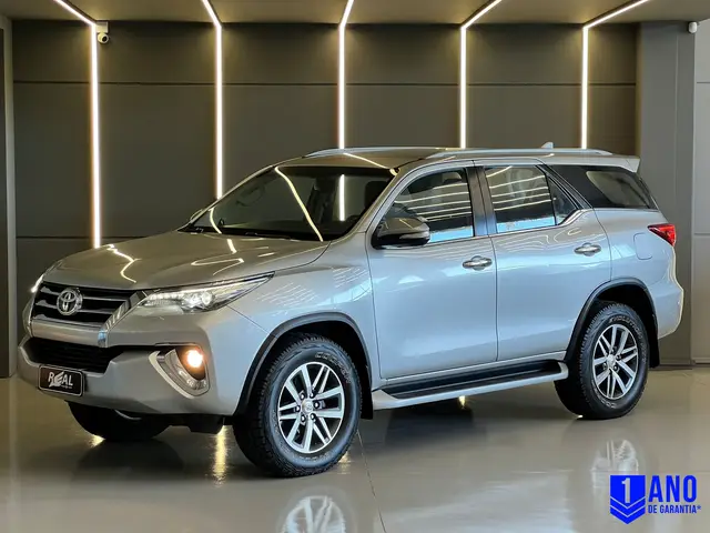 Carro Toyota SW4 2017 2.8 TDI SRX 5L 4x4 (Aut)