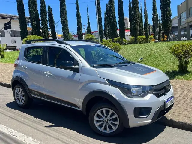 Carro Fiat Mobi 2024 Trekking 1.0