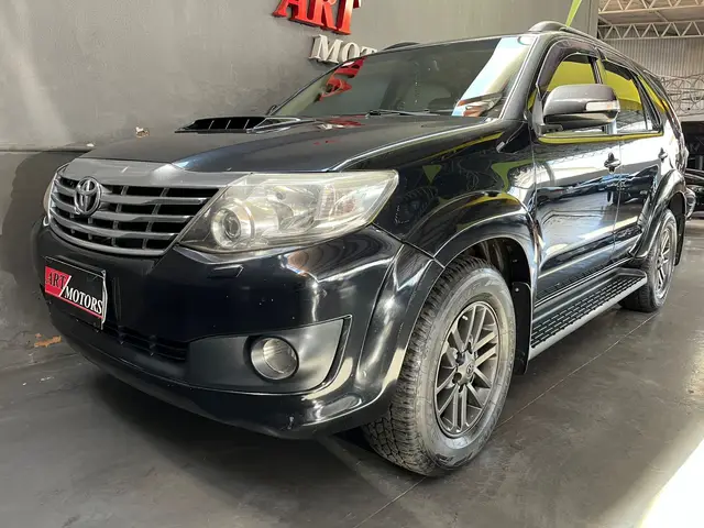 Carro Toyota Hilux SW4 2012 SRV 3.0 4X4 (7 Lugares)