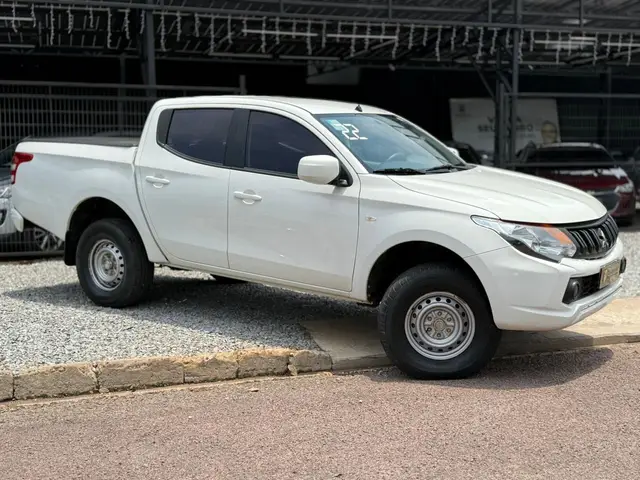 Carro Mitsubishi L200 2022 Triton GL 2.4
