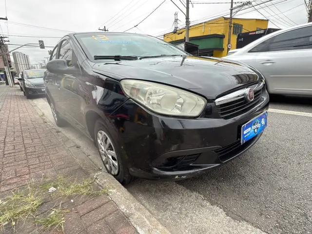 Carro Fiat Grand Siena 2013 Tetrafuel 1.4 8V