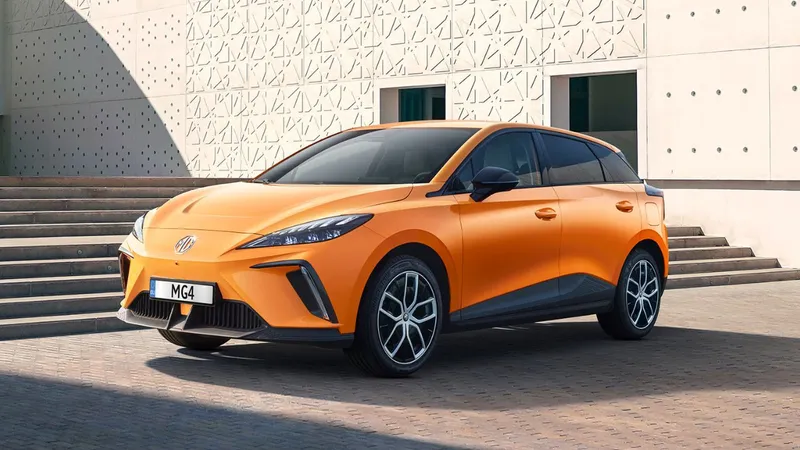 MG volta ao Brasil só com carros elétricos e um conversível de R$ 500 mil