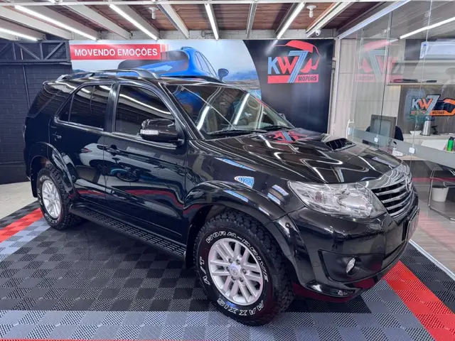 Carro Toyota Hilux SW4 2013 SRV 3.0 TDI 4X4 (5 Lugares)