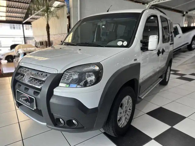 Carro Fiat Doblò 2013 Adventure Xingu 1.8 16V (Flex)