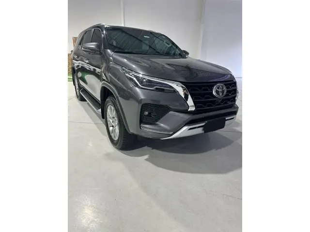 Carro Toyota SW4 2022 SRX 2.8 turbodiesel 7L 4x4 (Aut)