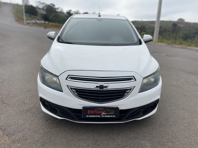 Carro Chevrolet Onix 2015 1.4 LT SPE/4 (Aut)