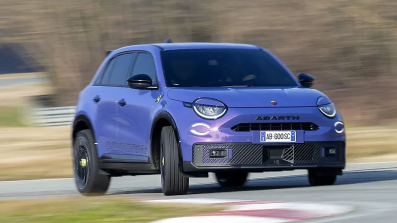 Fiat Abarth 600e será atração do Salão do Automóvel 