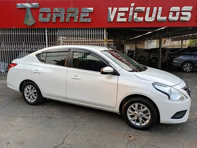 Carro Nissan Versa 2017 1.6 16V SV FlexStart CVT (Flex)