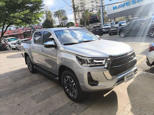 Carro Toyota Hilux Cabine Dupla 2023 SRX 4x4 2.8 Diesel