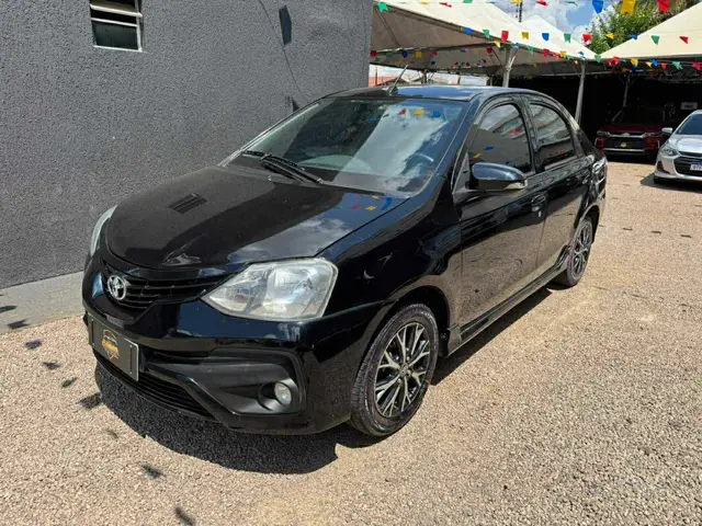 Carro Toyota Etios Sedan 2017 Platinum 1.5 (Aut) (Flex)