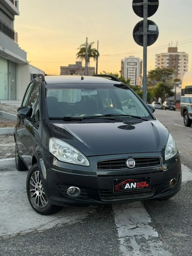 Carro Fiat Idea 2012 Attractive 1.4 8V (Flex)