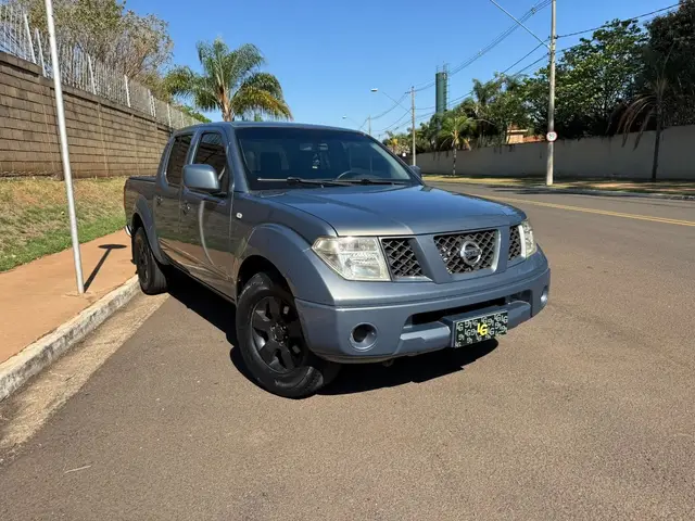 Carro Nissan Frontier 2013 XE 4x2 2.5 16V (cab. dupla)