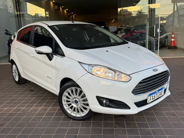 Carro Ford Fiesta Hatch 2016 SE Powershift 1.6 (Flex)