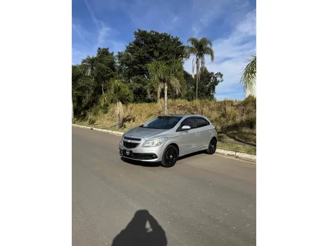 Carro Chevrolet Onix 2013 1.0 LT SPE/4