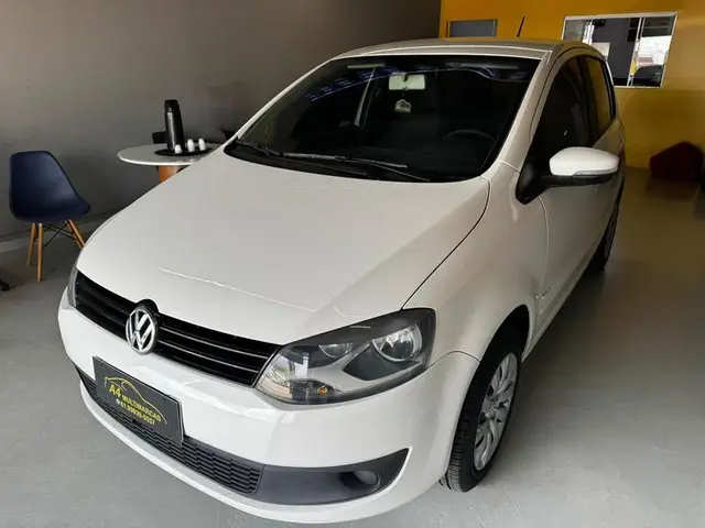 Carro Volkswagen Fox 2014 1.0 TEC (Flex) 4p
