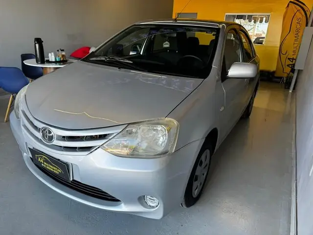Carro Toyota Etios 2013 1.3 (Flex)