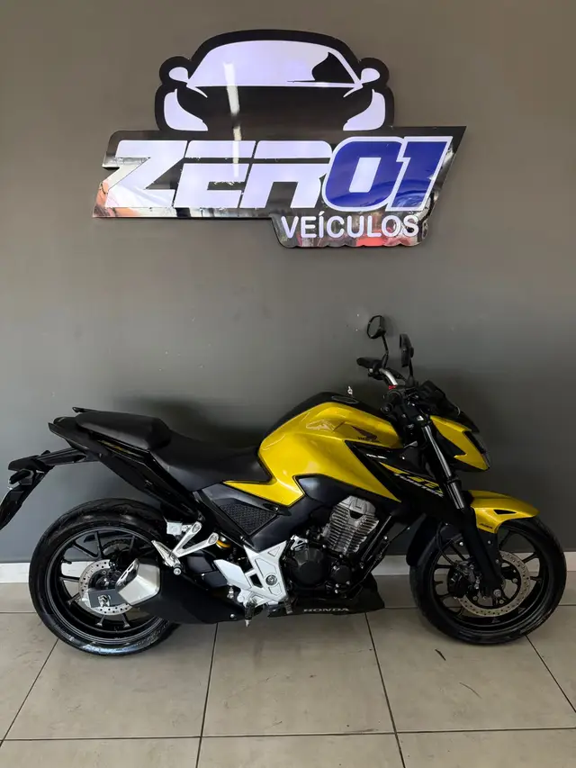 Moto Honda CB 300F Twister 2024 (CBS)