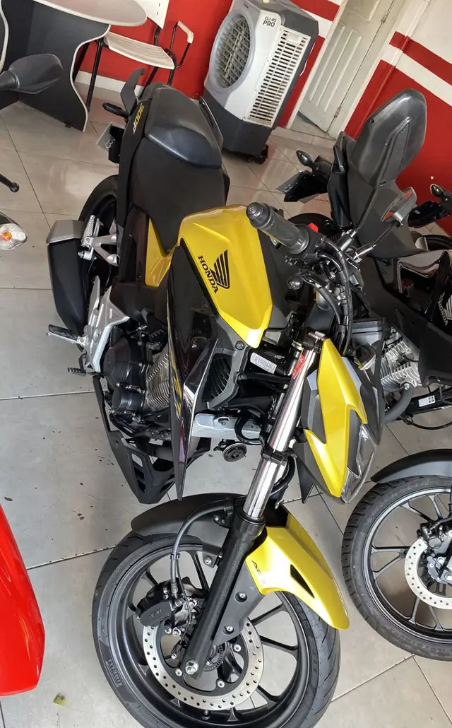 Moto Honda CB 300F Twister 2024 (CBS)