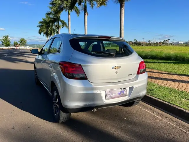 Carro Chevrolet Onix 2015 1.4 LTZ SPE/4 (Aut)