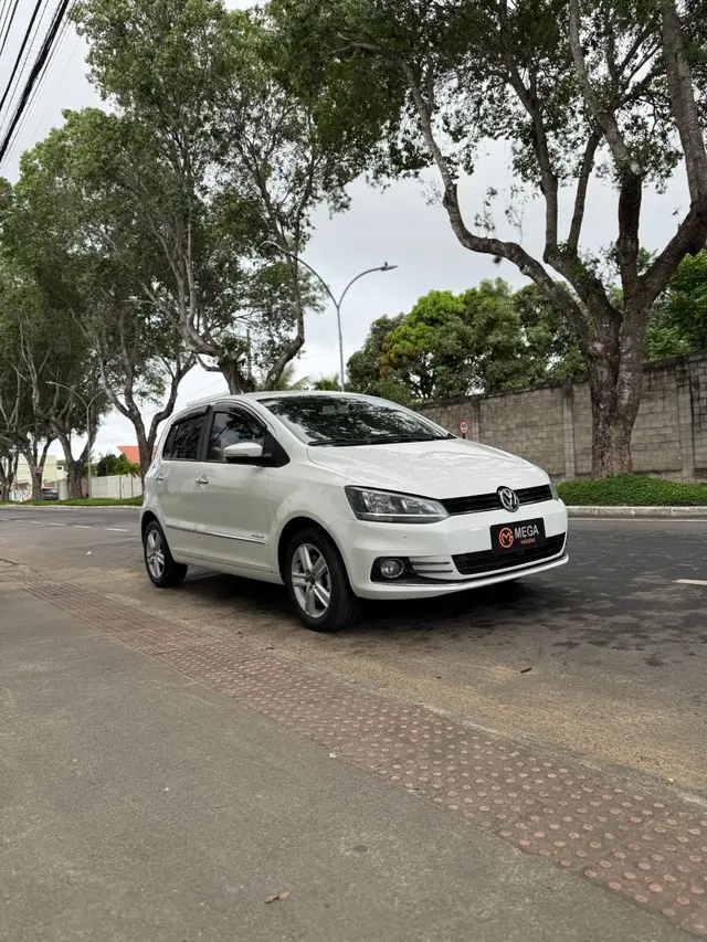 Carro Volkswagen Fox 2015 Highline 1.6 16v MSI (Flex)
