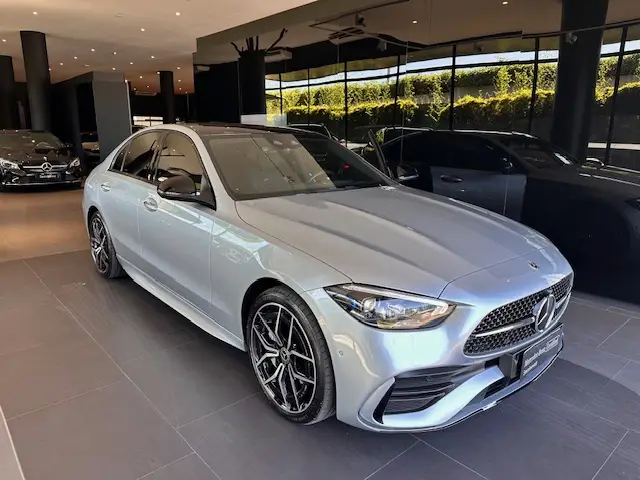Carro Mercedes-Benz C 300 2024 AMG Line