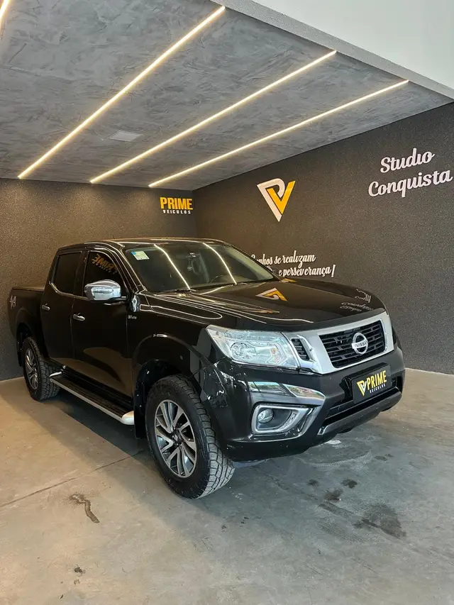 Carro Nissan Frontier 2021 2.3 TD CD LE 4x4 (Aut)