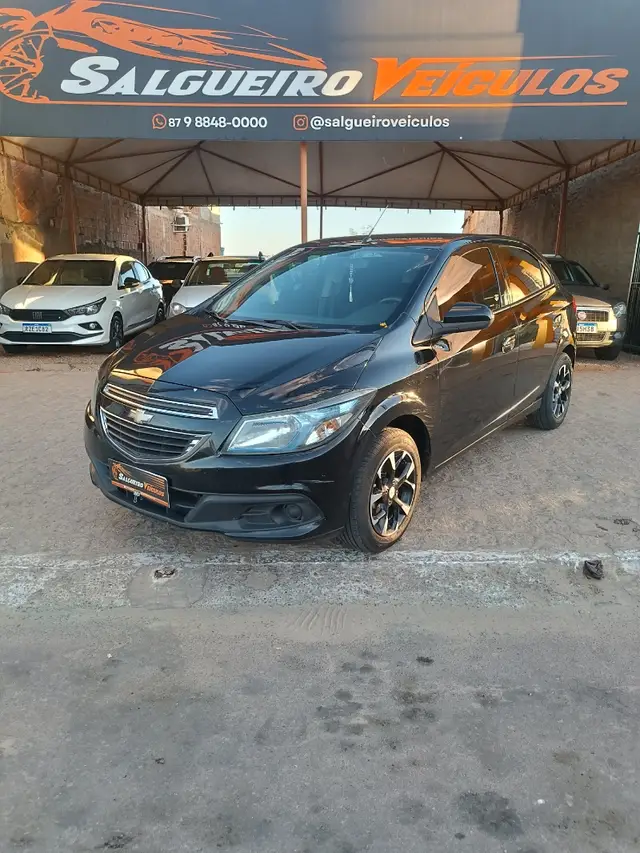 Carro Chevrolet Onix 2014 1.4 LT SPE/4 (Aut)