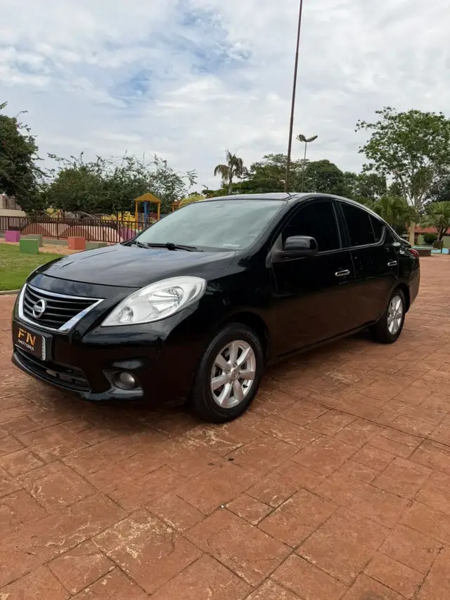 Carro Nissan Versa 2013 1.6 16V SL (Flex)
